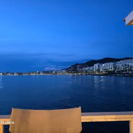 Relax Near The Port アパート